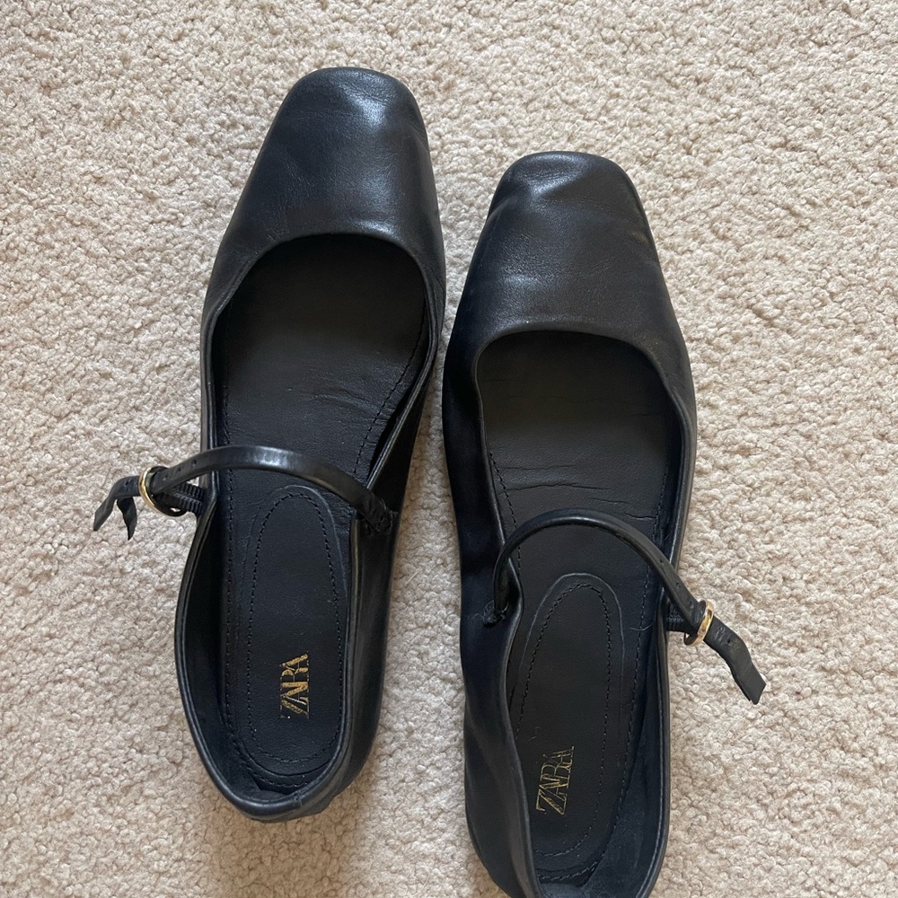 Zara Women's Black Leather Flats
